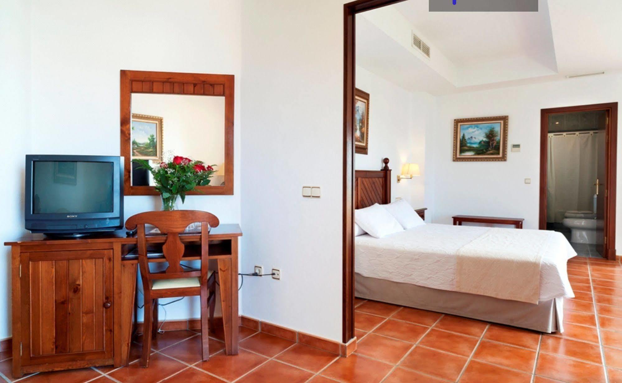 Hotel Antonio II Захара де лос Атунес Екстериор снимка